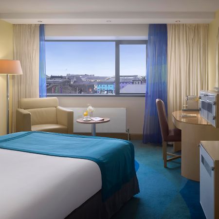 เรดิสัน บลู โฮเต็ล แอทโลน Hotel แอธลอน ภายนอก รูปภาพ