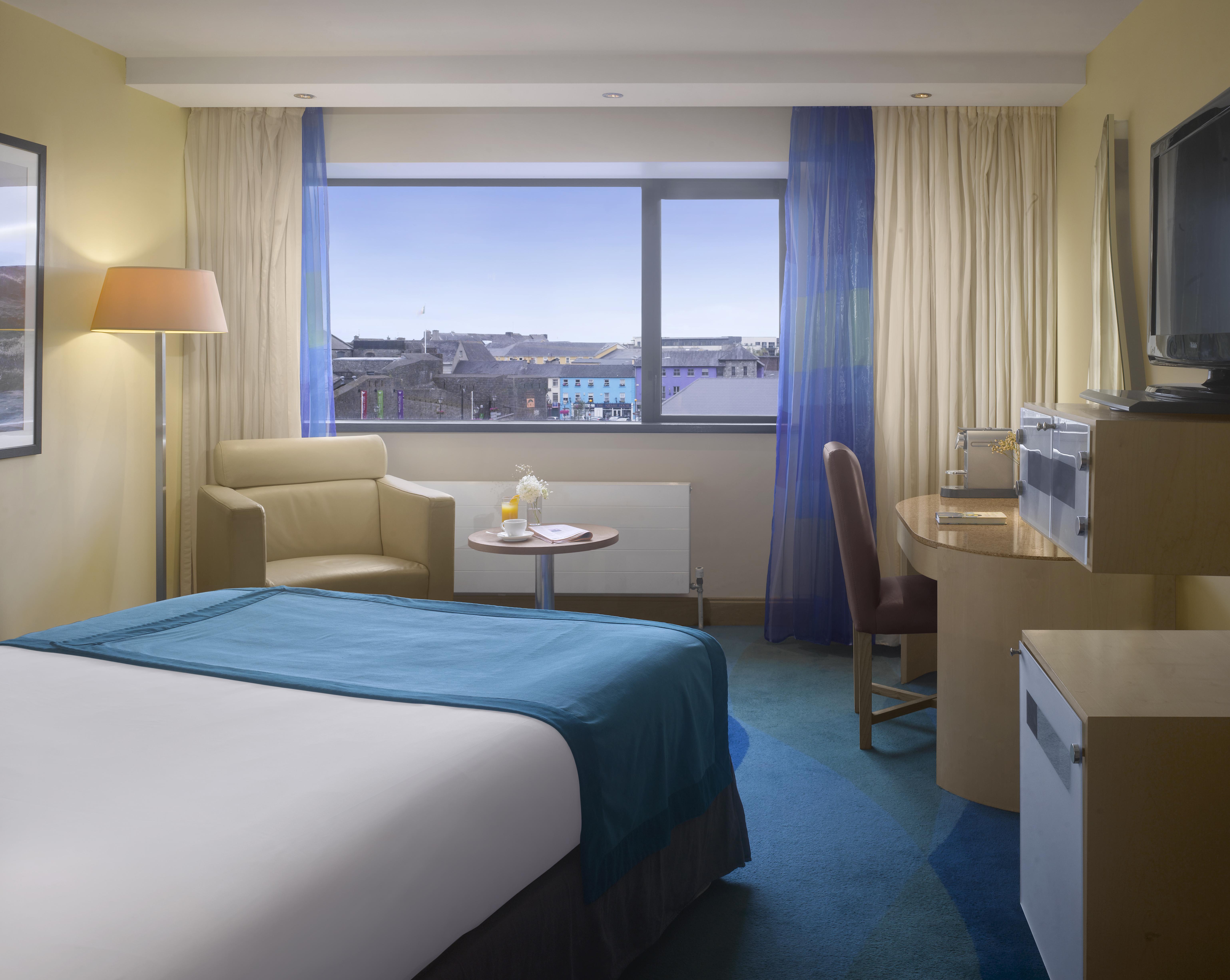 เรดิสัน บลู โฮเต็ล แอทโลน Hotel แอธลอน ภายนอก รูปภาพ
