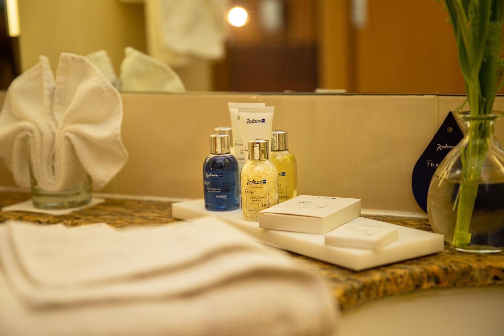 เรดิสัน บลู โฮเต็ล แอทโลน Hotel แอธลอน ภายนอก รูปภาพ