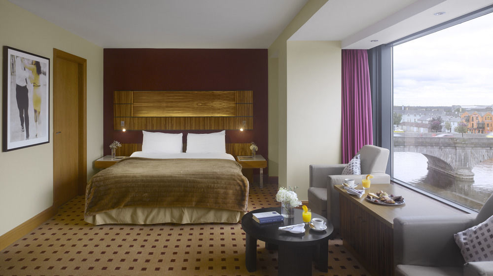 เรดิสัน บลู โฮเต็ล แอทโลน Hotel แอธลอน ภายนอก รูปภาพ